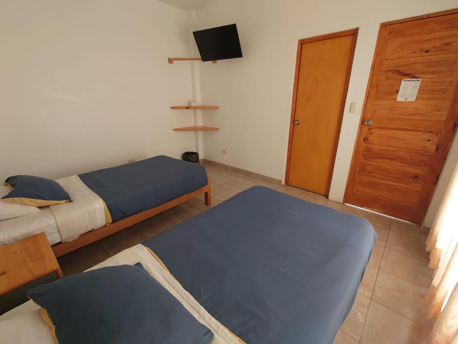 Ravenala Paracas Hostel Екстер'єр фото
